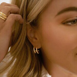 Kendra Scott Gold Olivia Huggie Earrings